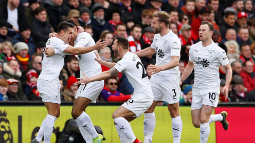 利物浦3-2毕尔巴鄂竞技，萨拉赫破门+失点，加克波双响