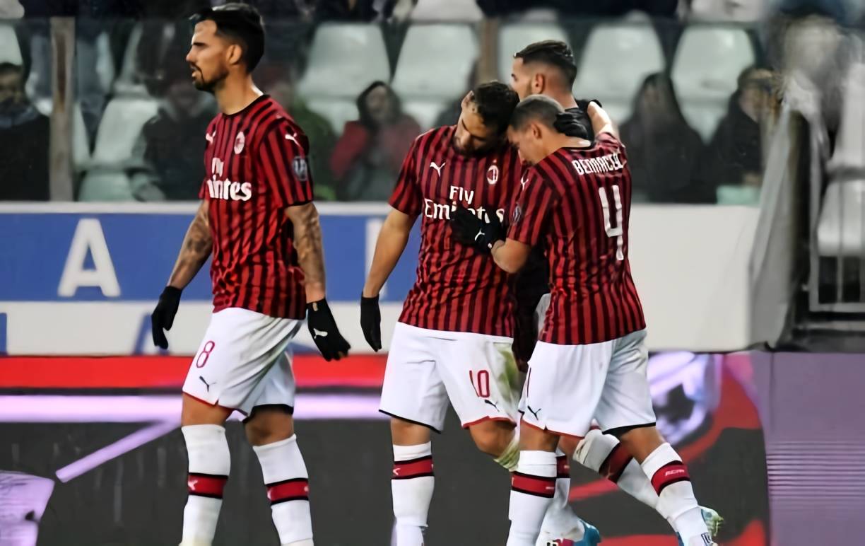 拉卡泽特回到酋长球场，观看并解说枪手对阵拜仁的比赛