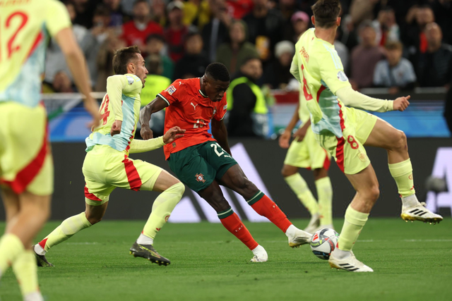 国足U22战乌兹别克首发站位：阵型4-4-2，蒯纪闻搭档朱鹏宇