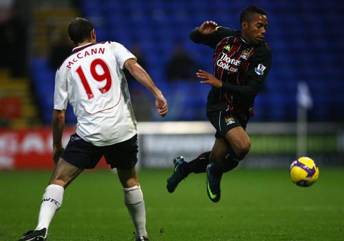 美记：艾顿因病缺席湖人今天训练，但他将随队前往犹他州