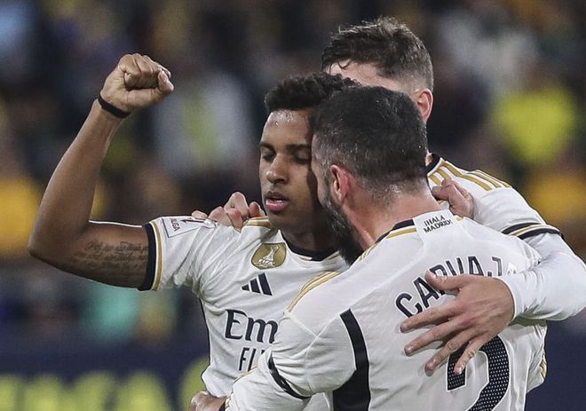 队友为他让球点，暖心瞬间