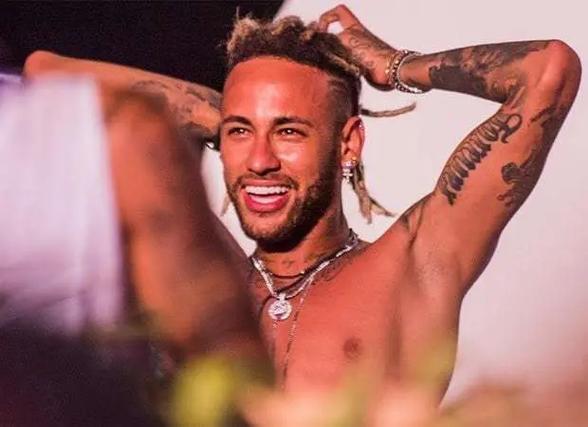 路易斯-迪亚斯本赛季19场12球6助攻，每84分钟造一球