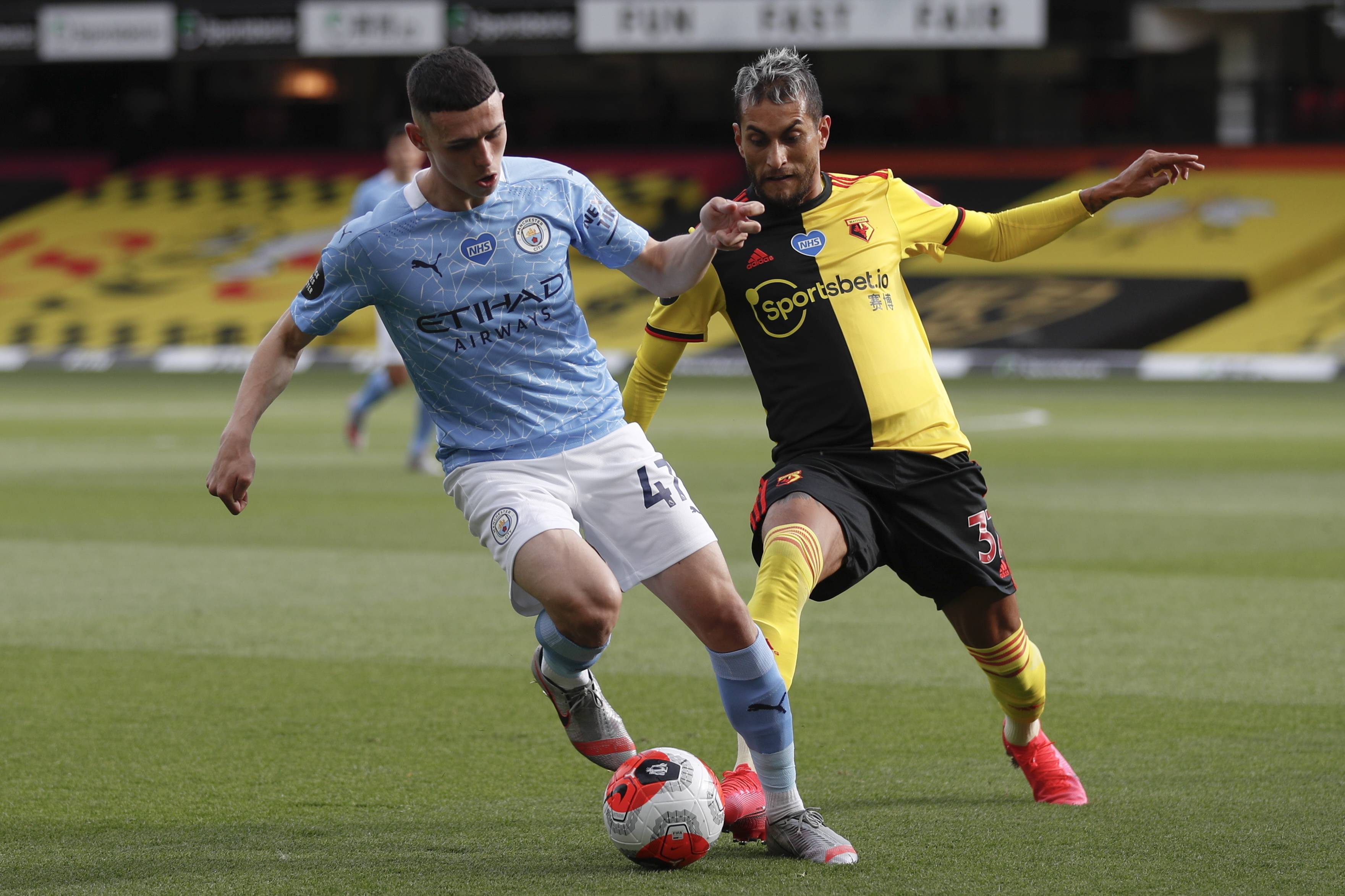 足球国足队内对抗赛出现精彩世界波