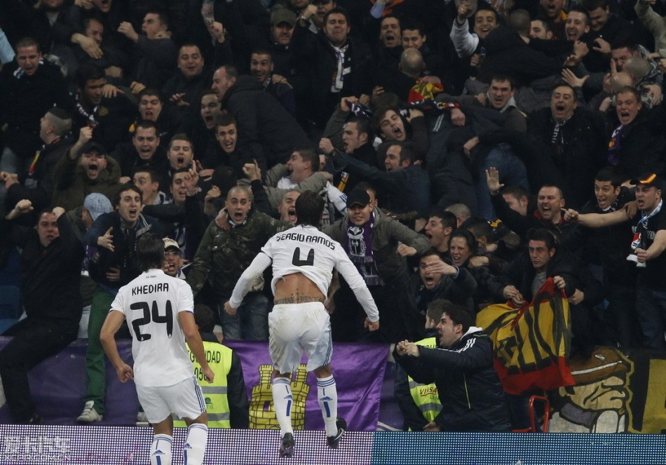 曼联主场迎战西汉姆联，两队均形势不佳，曼联有望取胜。