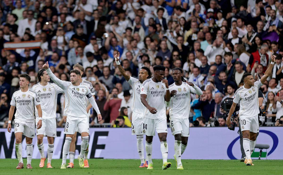 记者：曼联想3000万镑卖掉霍伊伦，在和潜在俱乐部谈判